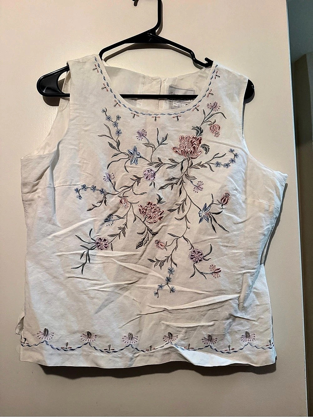Jordan Floral Embroidered Tank Top in White Large